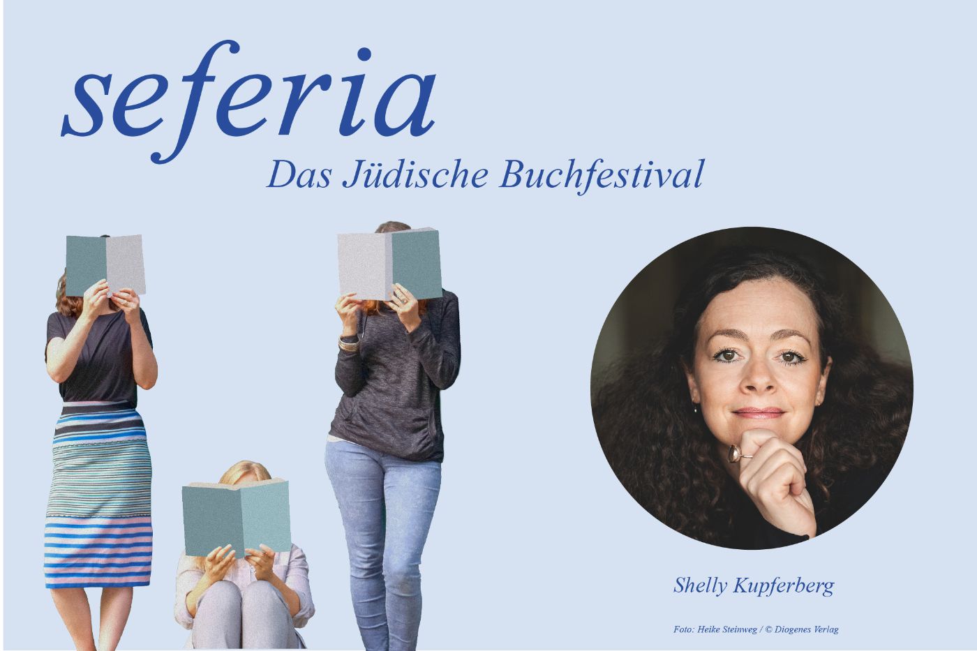 Drei Personen lesen Bücher vor ihren Gesichtern, daneben ein Porträtfoto von einer Person.