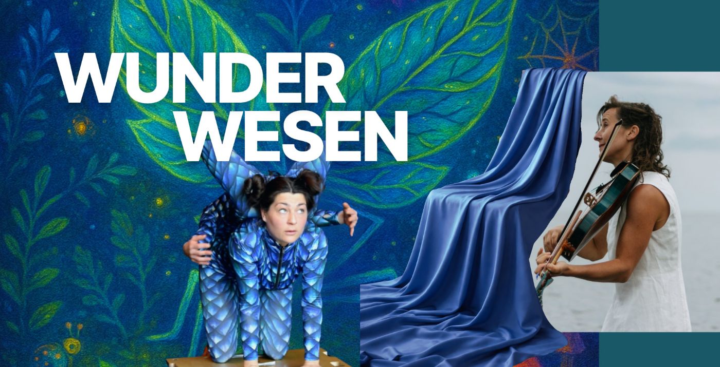 Eine Tänzerin in einem blauen Kostüm posiert vor einem bunten Hintergrund, während eine Musikerin Geige spielt.