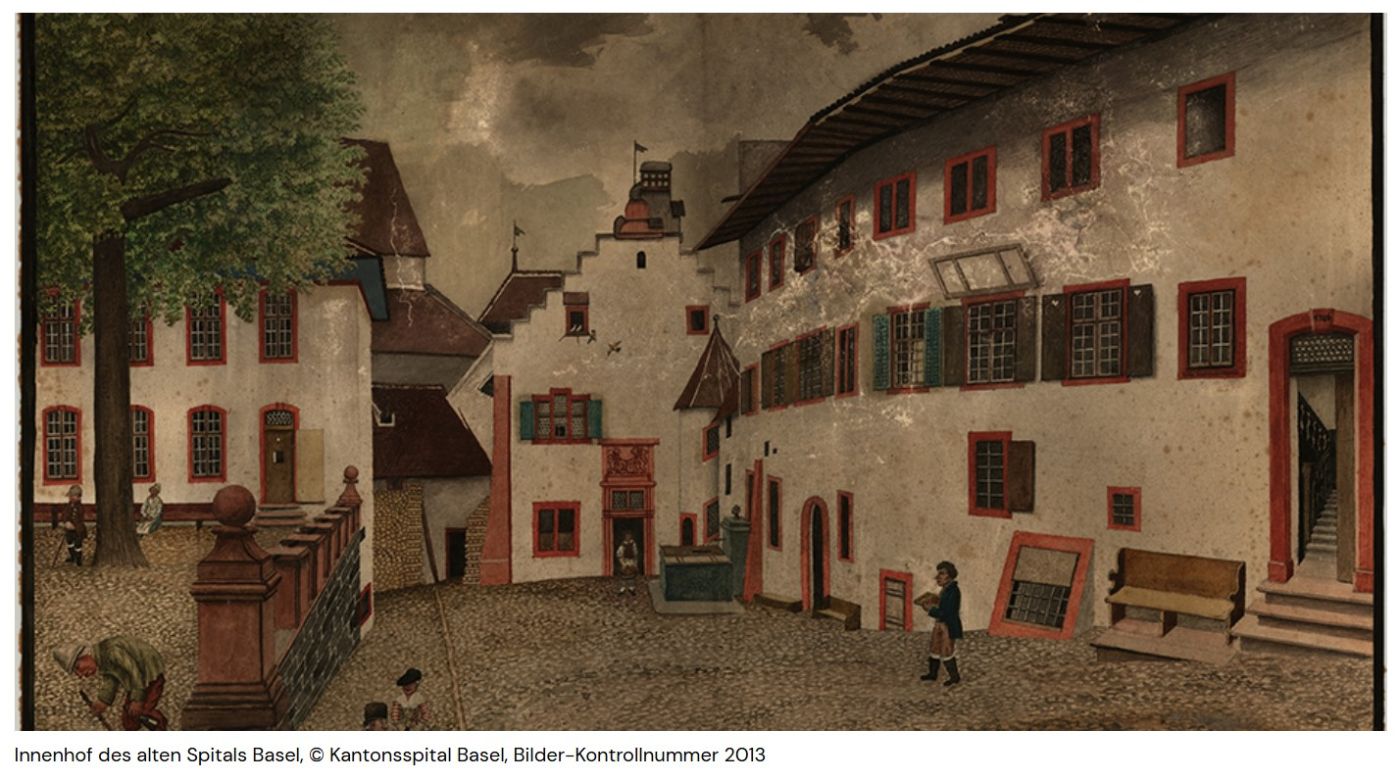 Ein malerischer, historischer Innenhof mit charmanten Gebäuden und Personen in traditioneller Kleidung