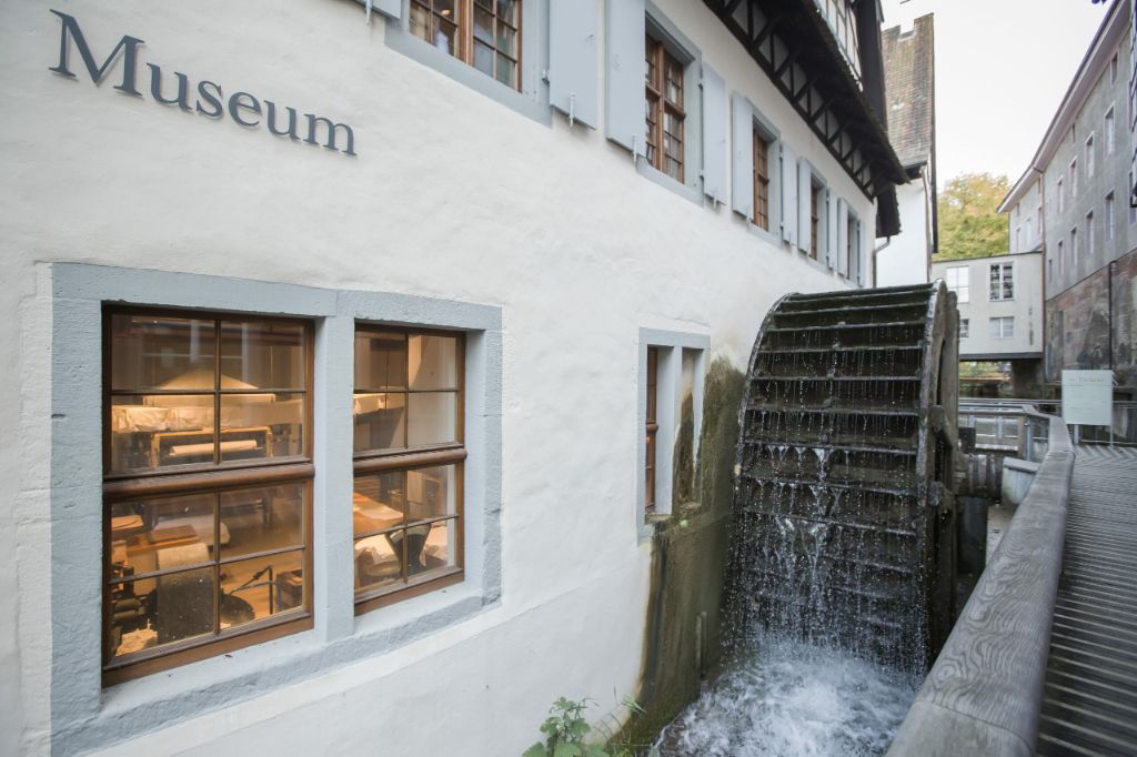 Evening tour: From papyrus to paper