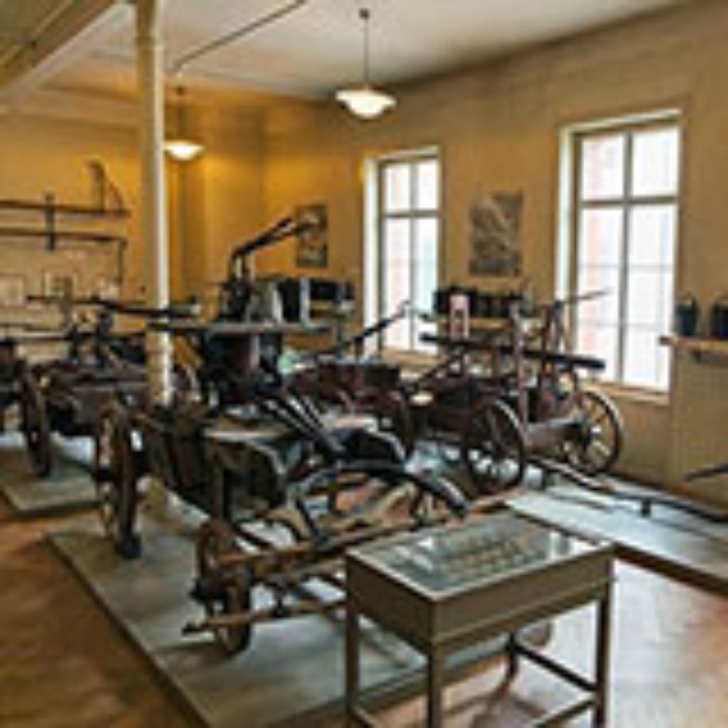 Salle d'exposition au Musée suisse des sapeurs-pompiers de Bâle